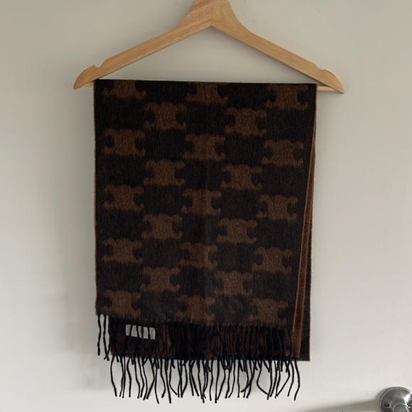 Celine Fringed scarf in monogram cashmere - Picture 2 of 4